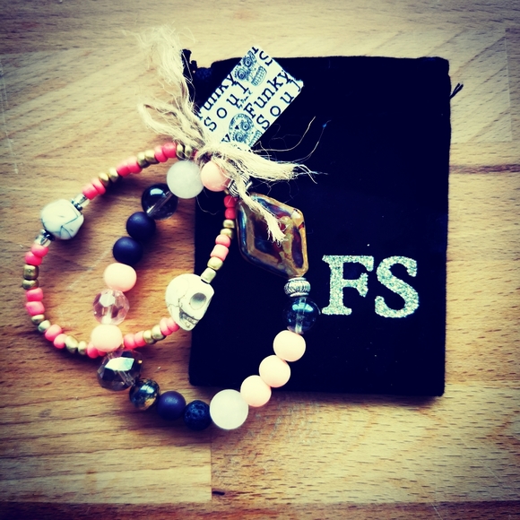 Funky Soul Quartz Skull Expandable Bracelet - Picture 1 of 1